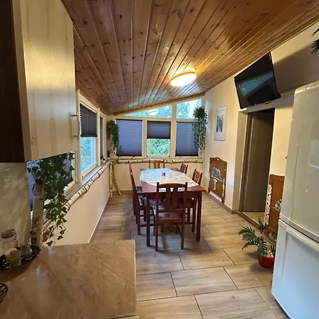 Violett Emelet Apartament