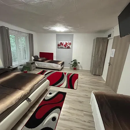 Violett Emelet Apartament *